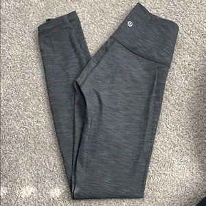 Charcoal grey Lululemon Wunder Under Leggi…